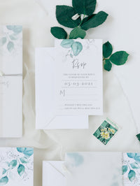 Invitación de boda de eucalipto con etiqueta Mirror Plexi Hexagon en Vellum/ Parchment Suite