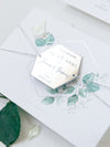 Imán de Eucalipto Espejo de Plata Plexi en Hexágono Save the Date con tarjeta y cordón de plata