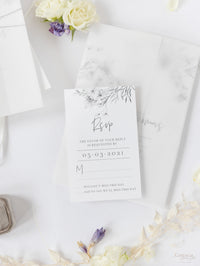 Invitación al día de la suite Vellum y confirmación de asistencia en gris y plata Diseño floral boho Plexi con espejo de lámina plateada