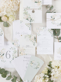 Tarjetas de mesa con diseño de hortensias blancas