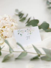 Tarjetas de mesa con diseño de hortensias blancas