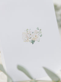 Números de mesa de hortensias blancas