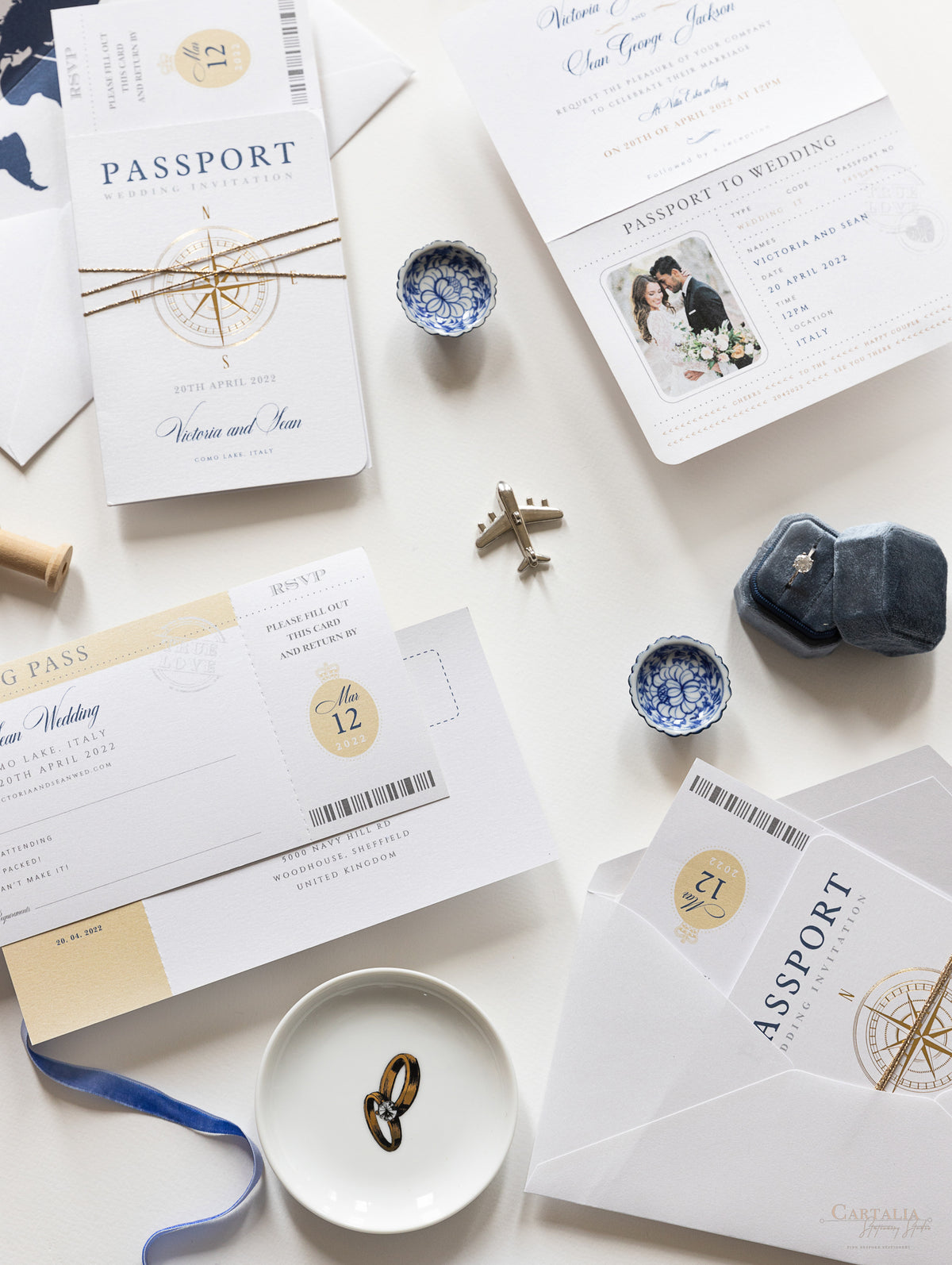 Invitación de boda con pasaporte de brújula internacional, tarjeta de embarque de lámina auténtica, invitación y revestimiento de mapa mundial