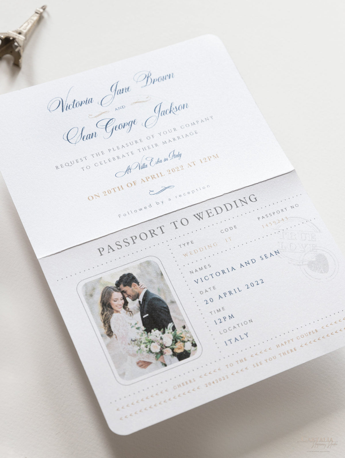 Invitación de boda con pasaporte de brújula internacional, tarjeta de embarque de lámina auténtica, invitación y revestimiento de mapa mundial