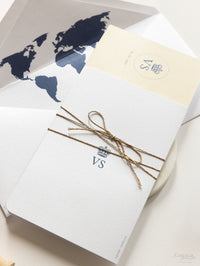 Invitación de boda con pasaporte de brújula internacional, tarjeta de embarque de lámina auténtica, invitación y revestimiento de mapa mundial