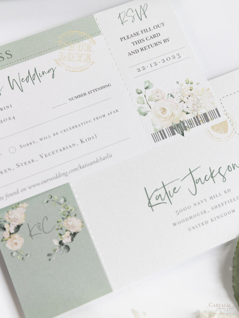 Carpeta de hortensias de boda en verde salvia, invitación para pasaporte y etiqueta de avión con espejo