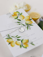 Invitación de boda del día de vitela de limón siciliano con etiqueta de espejo