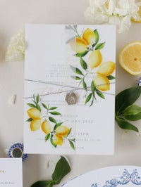 Invitación de boda del día de vitela de limón siciliano con etiqueta de espejo