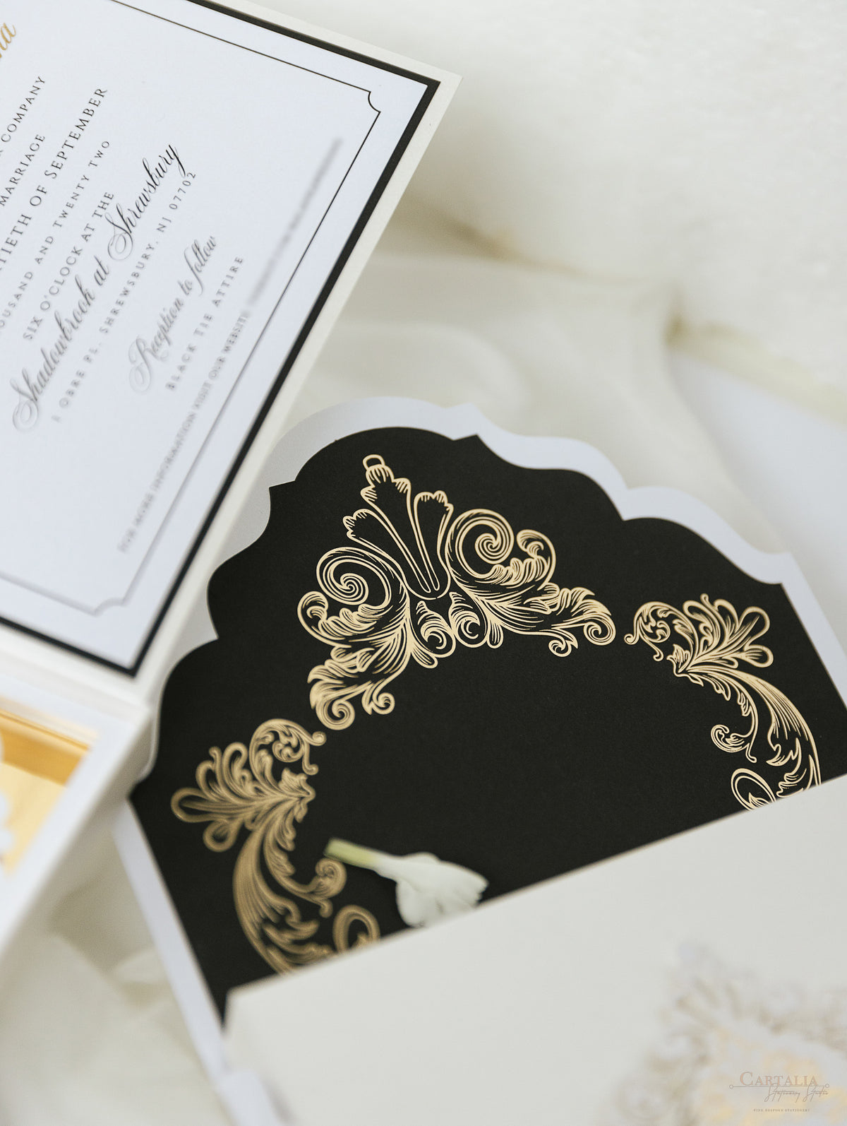 Caja a medida Golden Couture: Diseño personalizado en 3D | Comisión personalizada A&amp;J