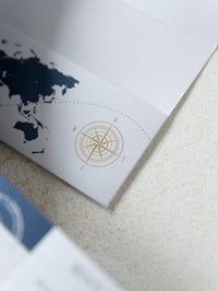 Cartera de viaje azul marino y dorada: invitación de pasaporte de boda de lujo en suite de invitación de pasaporte con etiqueta de bolsillo y espejo