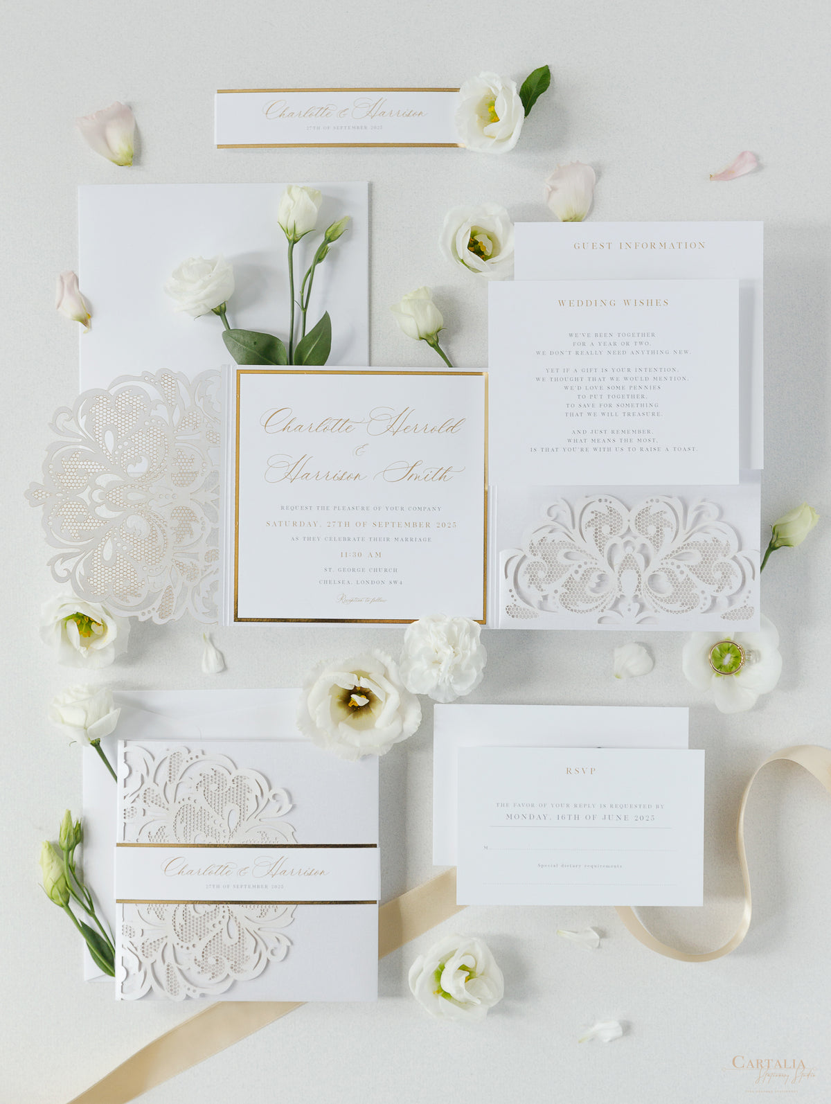 Suite de invitación de boda de lujo con bolsillo y encaje cortado con láser, color blanco y dorado, con 3 niveles: Información para huéspedes, viajes y tarjeta de confirmación de asistencia