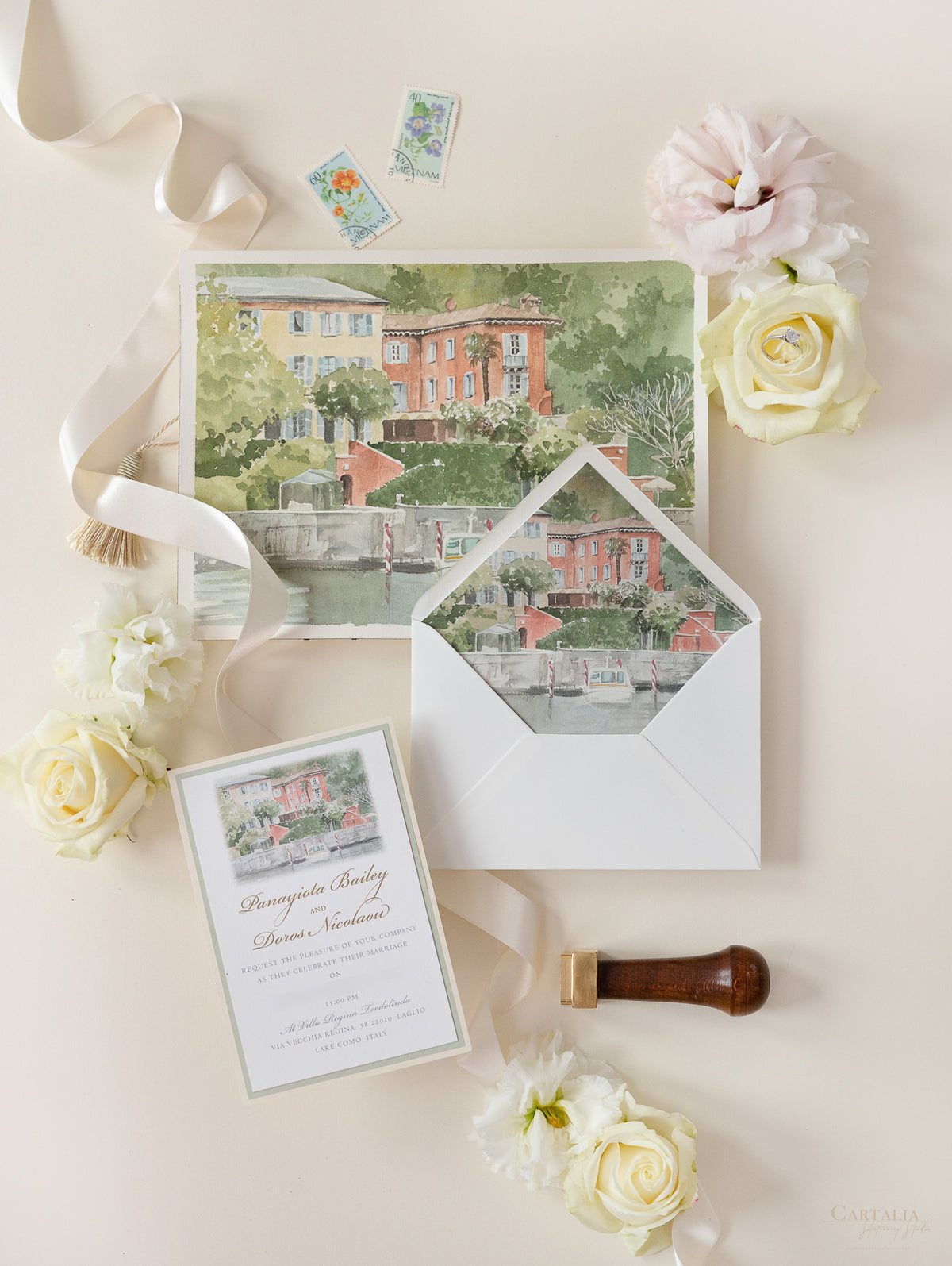 Invitación personalizada al lugar de la boda en acuarela con lámina dorada | Villa Regina Teodolinda | Lago Como