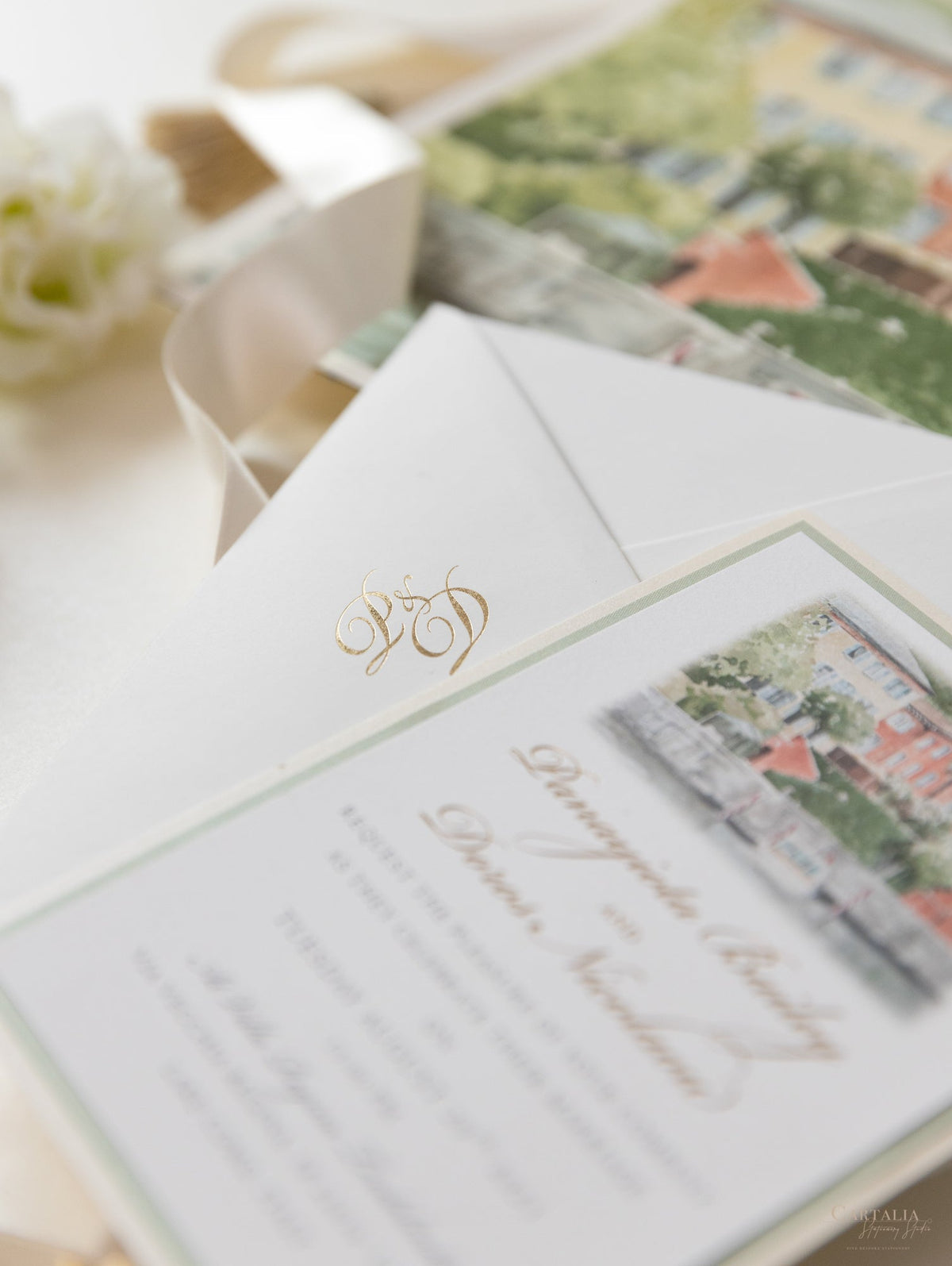 Invitación personalizada al lugar de la boda en acuarela con lámina dorada | Villa Regina Teodolinda | Lago Como