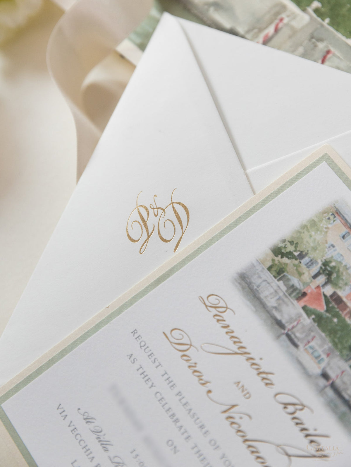 Invitación personalizada al lugar de la boda en acuarela con lámina dorada | Villa Regina Teodolinda | Lago Como