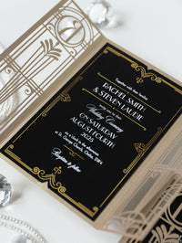 Invitación plegable para el día de la boda con corte láser del Gran Gatsby Art Déco en negro y dorado