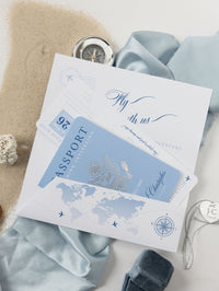 FOLDER Cartera de viaje: Invitación de pasaporte de boda azul polvoriento de lujo en bolsillo y suite de invitación de pasaporte con etiqueta de espejo plateado