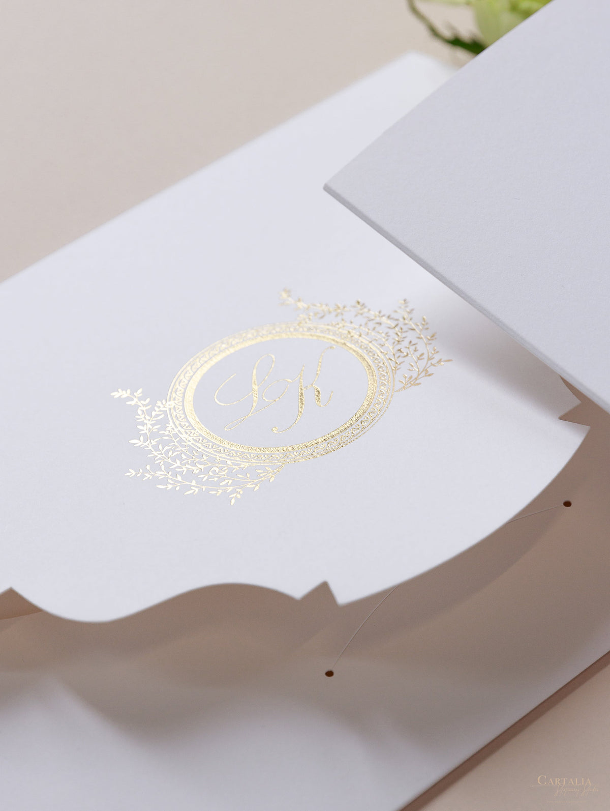 Suite de invitación de boda de lujo Villa del Balbianello | Folio estilo bolsillo con lugar de acuarela y lámina dorada | Boda en el lago de Como