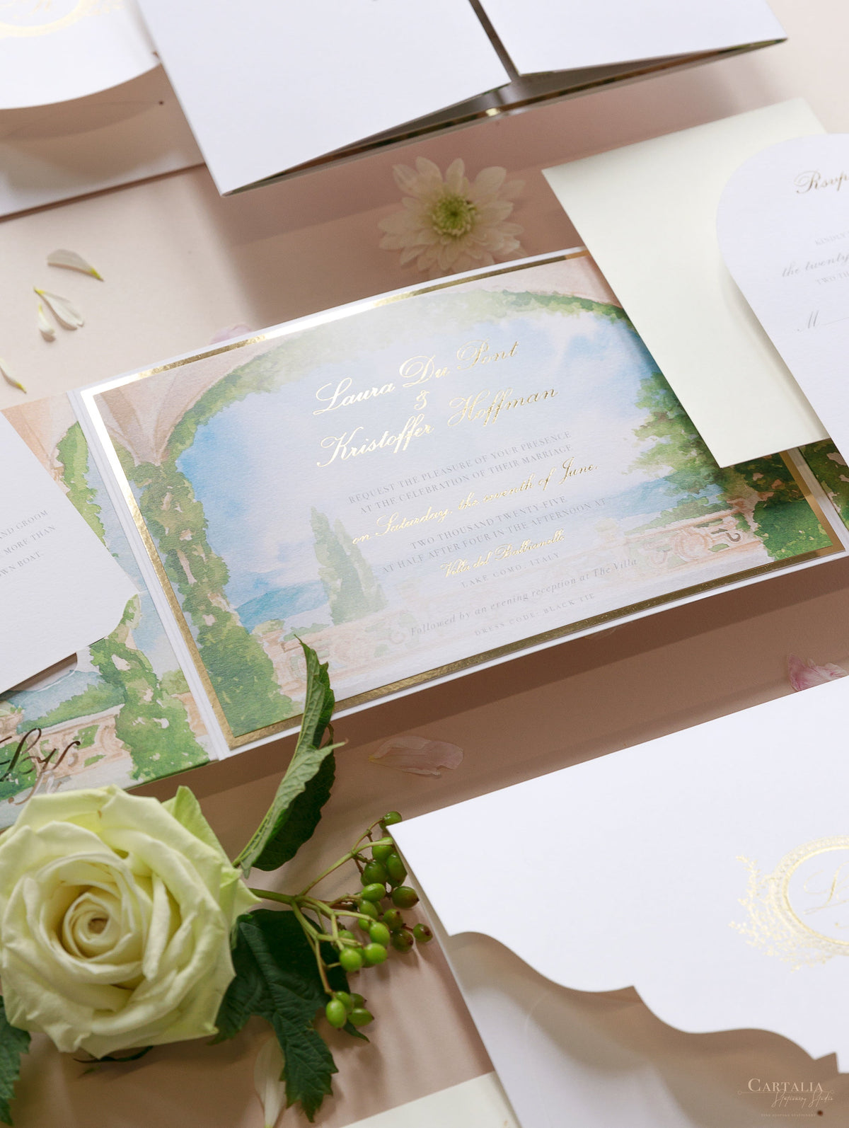 Suite de invitación de boda de lujo Villa del Balbianello | Folio estilo bolsillo con lugar de acuarela y lámina dorada | Boda en el lago de Como