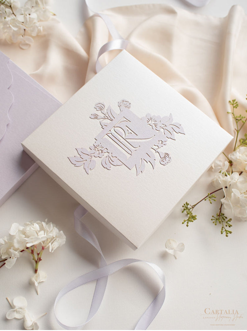 Caja de alta costura lila y morada: Suite de invitación de boda con corte por láser en niveles lujosamente intrincados en 3D