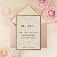 Invitación de lujo de opulencia rosa rosa con invitación de noche con purpurina dorada