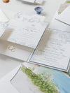 Invitaciones de boda en Laguna Beach, California en azul polvoriento | Comisión C&amp;E a medida