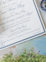 Invitaciones de boda en Laguna Beach, California en azul polvoriento | Comisión C&amp;E a medida