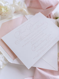 Invitación elegante del día de la boda tipográfica de lujo en tablero 100 % algodón de 710 g/m²