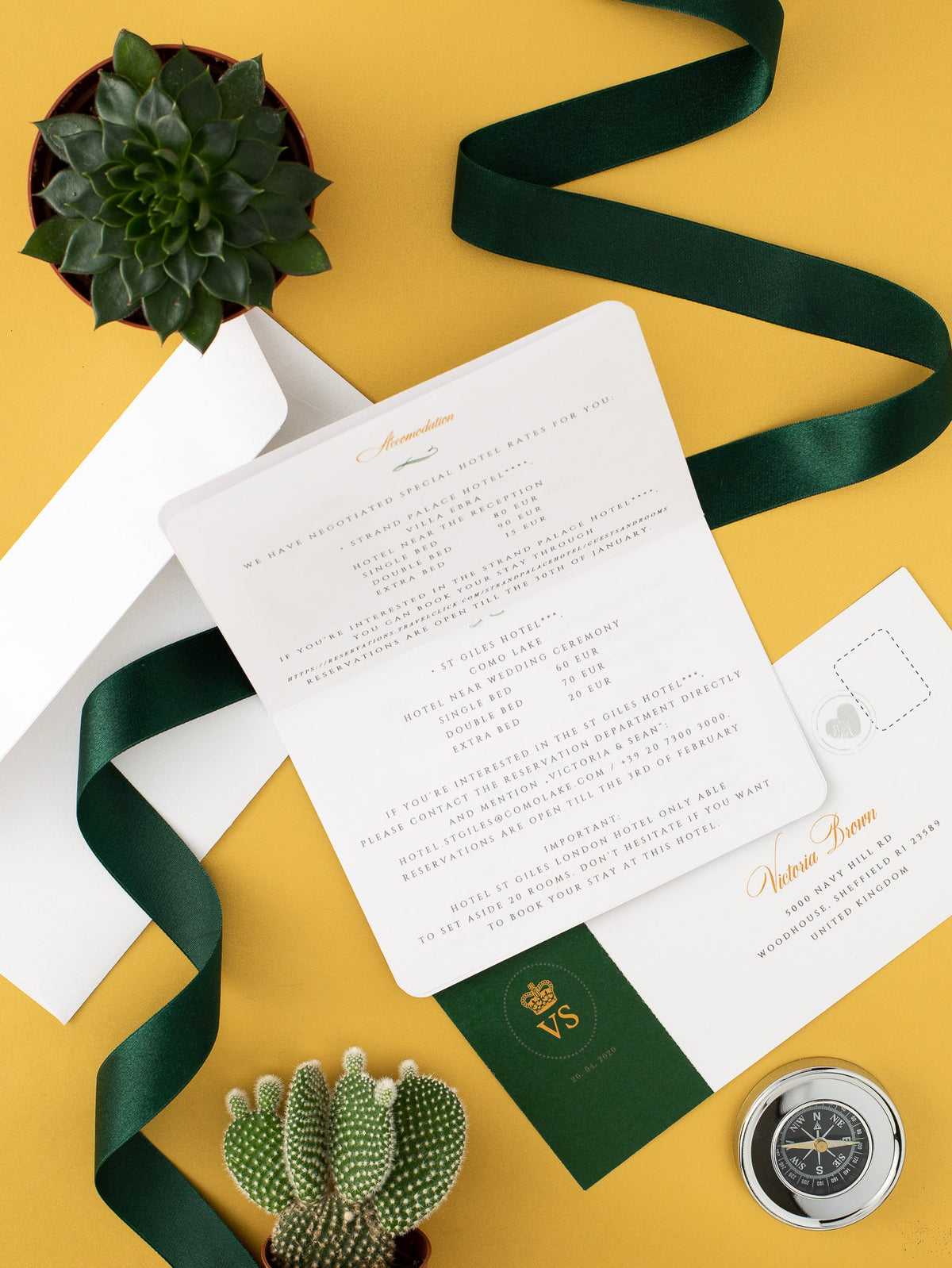 Invitación de boda con pasaporte verde de México con lámina de oro real