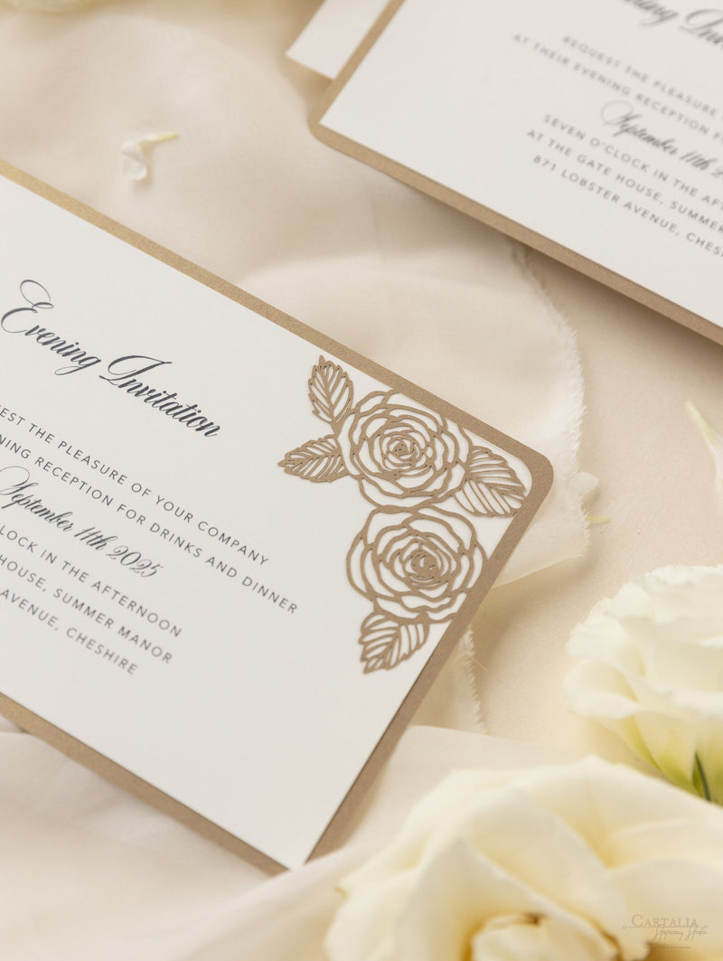 Invitación de noche de boda con corte láser de rosas románticas