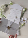 Carpeta plegable tipo sobre con sello de cera Cupid's Amore Classic en blanco con cinta de raso y detalles dorados