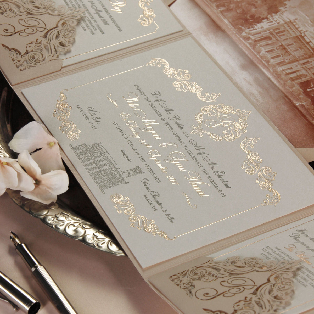 VILLA ERBA | Suite de lujo a medida con tríptico tipográfico en el lago de Como, Italia para bodas