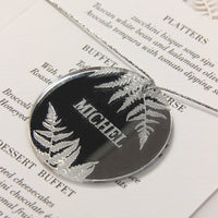 MENÚ que coincide con la tarjeta de etiqueta/lugar personalizada Silver Plexi Fern - Cadena ovalada